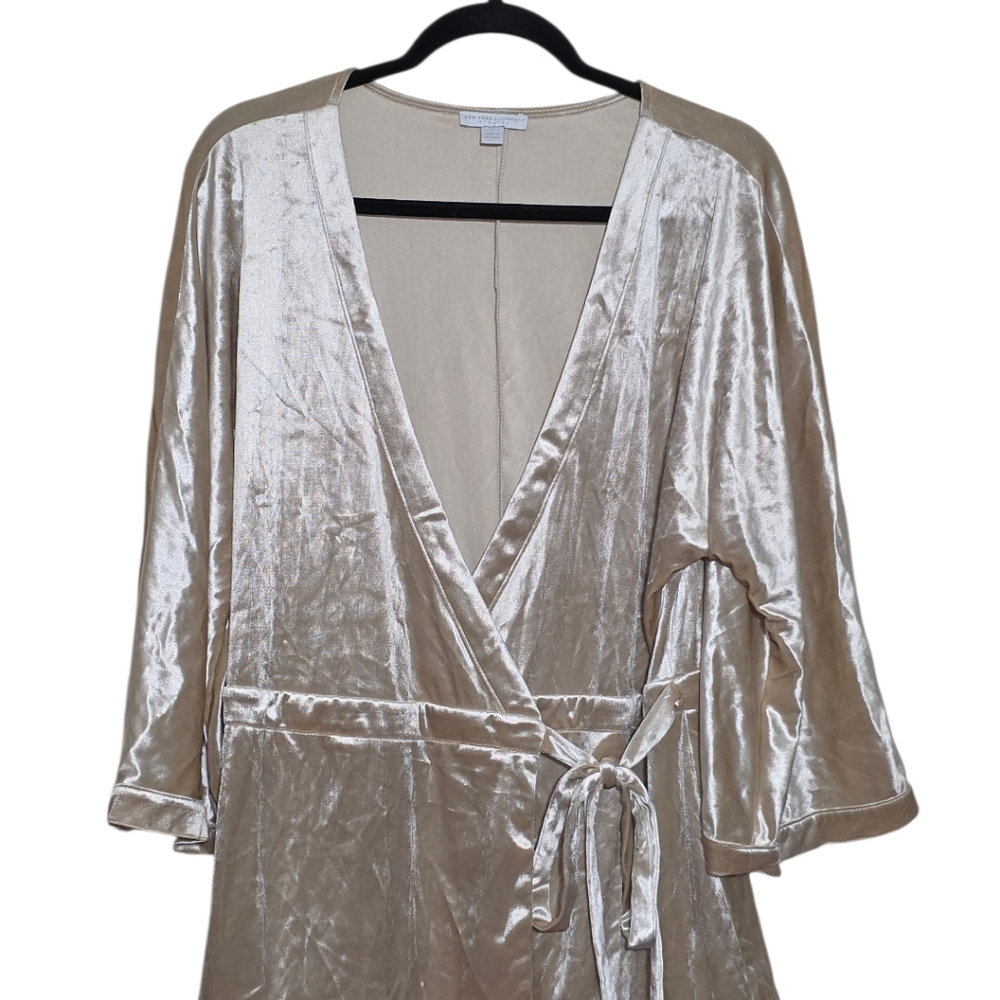 New York & Company Women's Large Wrap Blouse Velour 3/4 Sleeve Stretch